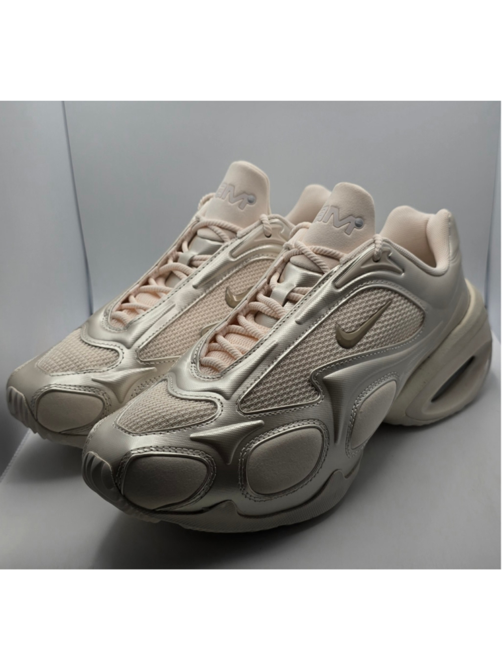 Women's Nike Air Max Sneakers in Beige and Gold women's 9 men's 7.5 - Picture 3 of 10